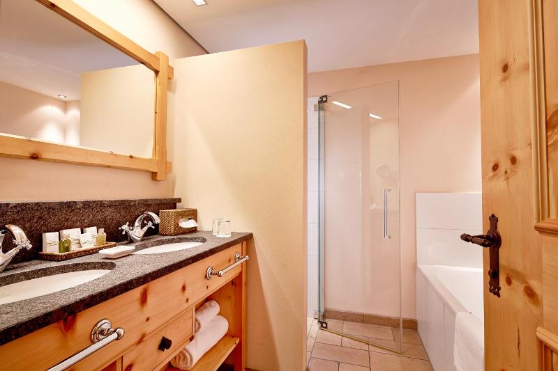 Deluxe Double Room image 3
