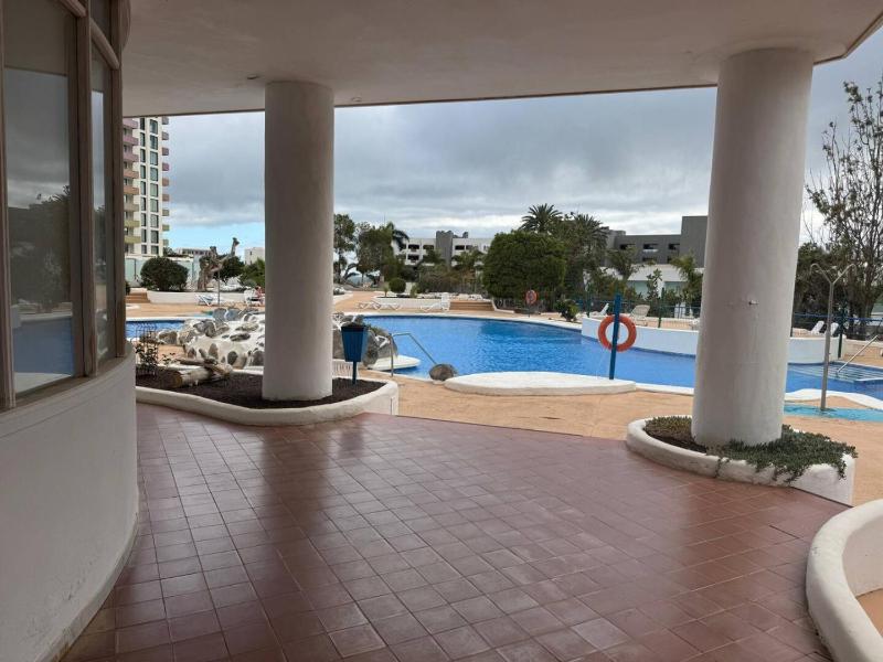 Oceanview Paradise 2BR: High-Speed WiFi & Office | Walk to Beach & Restaurants - image 9