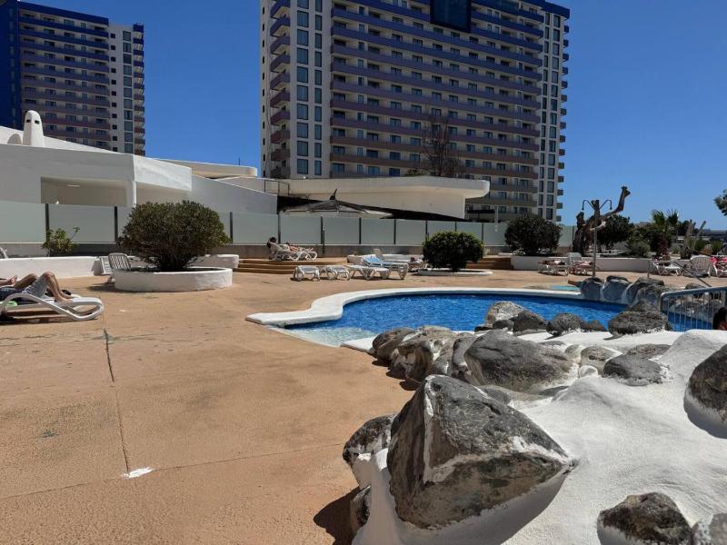 Oceanview Paradise 2BR: High-Speed WiFi & Office | Walk to Beach & Restaurants - image 8