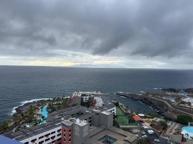 Oceanview Paradise 2BR: High-Speed WiFi & Office | Walk to Beach & Restaurants - image 10