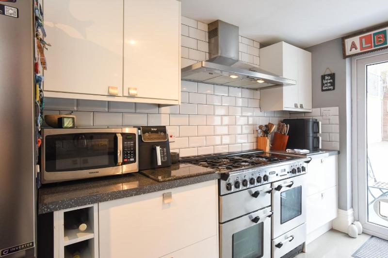 Air Maison - Britannia House - Tech Geared 3 Bedroom - image 25