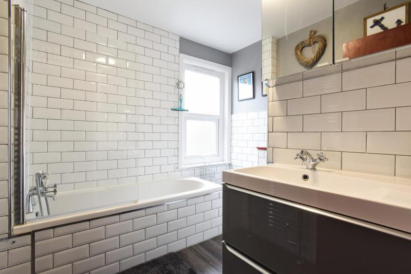 Air Maison - Britannia House - Tech Geared 3 Bedroom - image 26