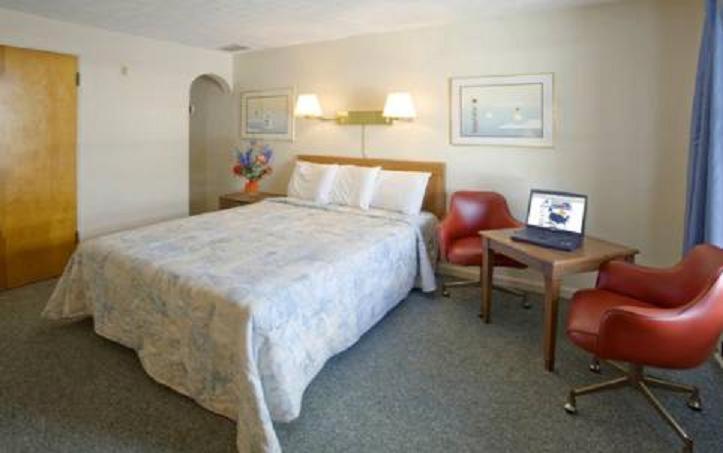 Queen Room image 2