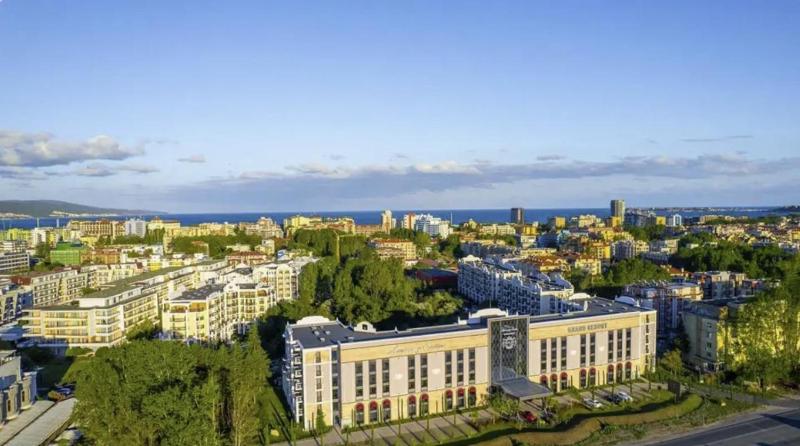 Stylish Apartment in Harmony Grand Resort Sunny Beach with Pool & Balcony - image 7