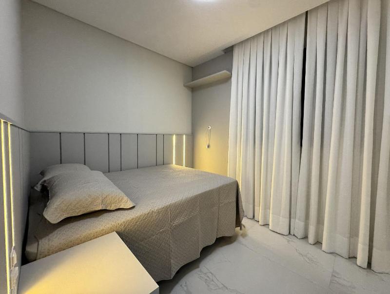 Invictus Residence 204 – Apartamento amplo com ar-condicionado em todos os cômodos localizado próximo a comércios e a apenas 250 metros da praia - image 8