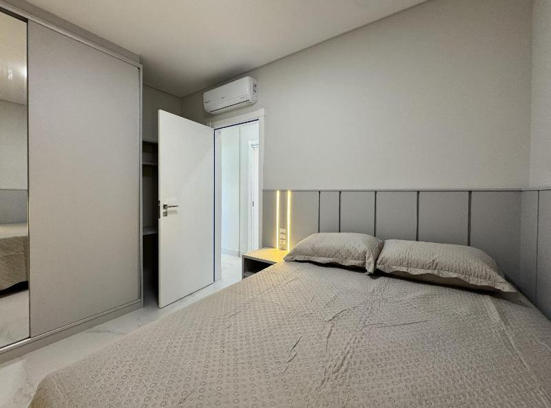 Invictus Residence 204 – Apartamento amplo com ar-condicionado em todos os cômodos localizado próximo a comércios e a apenas 250 metros da praia - image 12