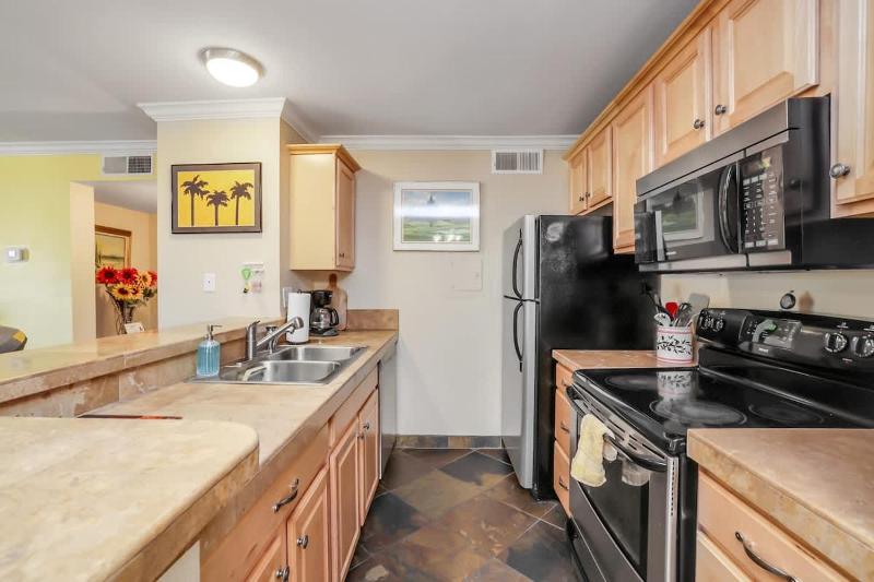 Cozy Condo Near Downtown Shared Pool and Hot Tub - image 37
