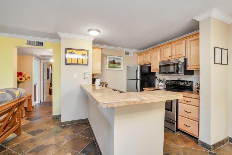 Cozy Condo Near Downtown Shared Pool and Hot Tub - image 20