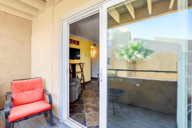 Cozy Condo Near Downtown Shared Pool and Hot Tub - image 7