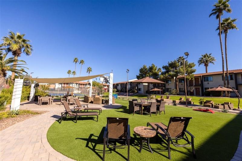 125 Fully Furnished 1BR Suite-Prime Location - image 11