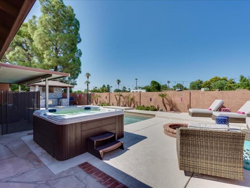 Huge Pool Hot Tub Outdoor Kitchen Pool Table - image 5