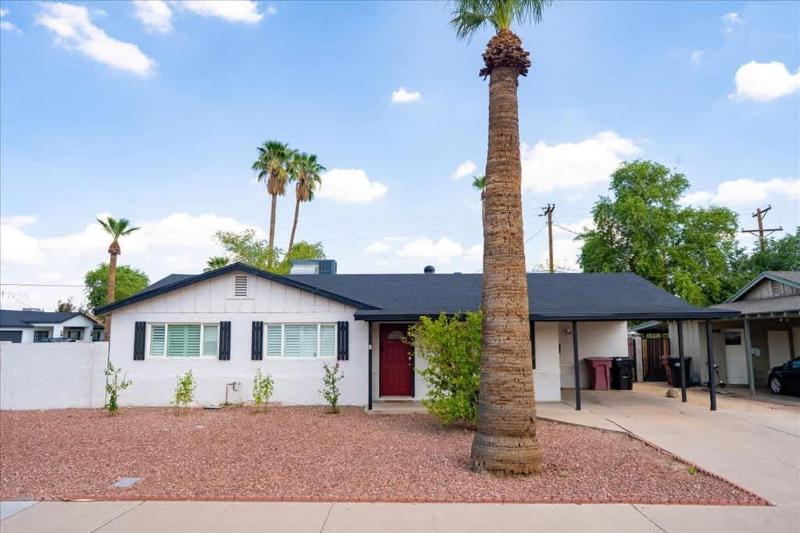 Villa Sorriso Stylish 3BR Home with Backyard Fun - image 14