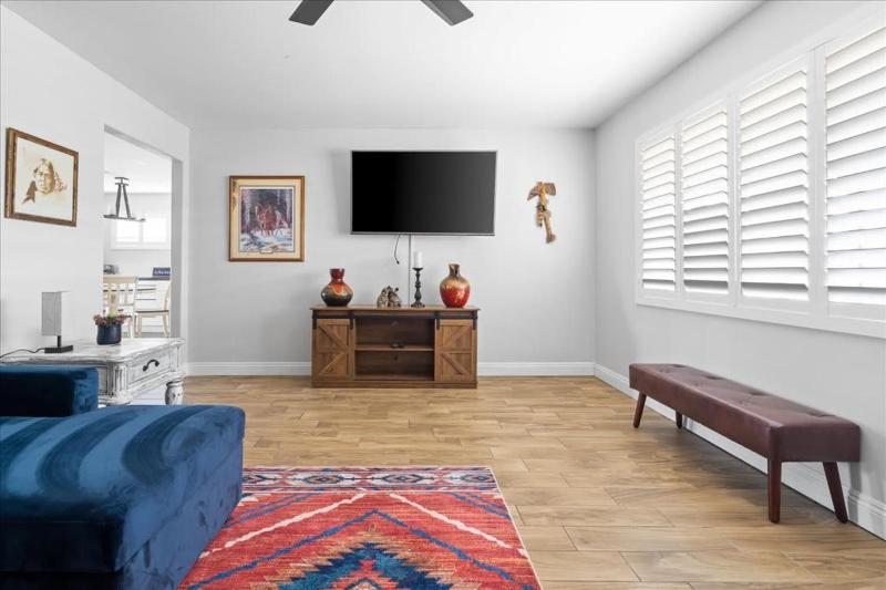 Villa Sorriso Stylish 3BR Home with Backyard Fun - image 12