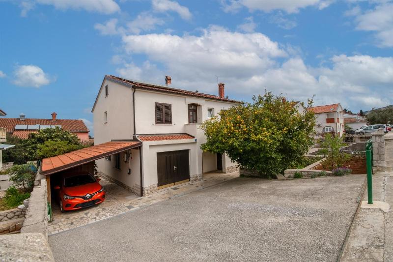 Apartments Tonia - image 1