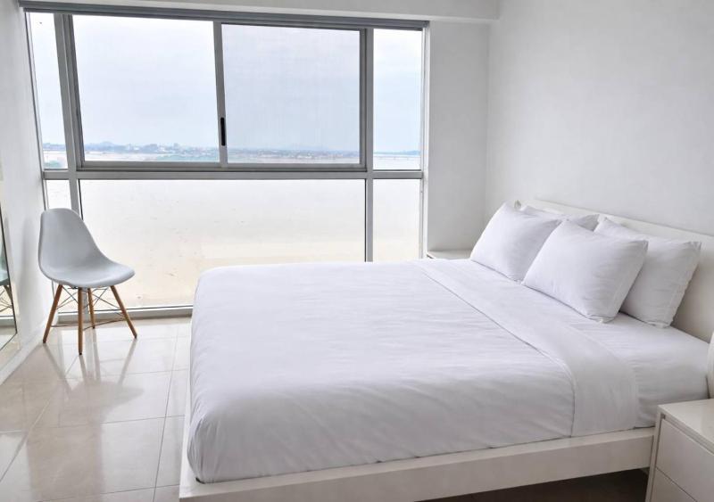 Suite moderna en Guayaquil con vista al río excelente ubicación - image 4