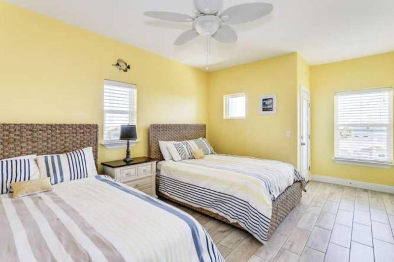 Baywatch Beach House - image 33