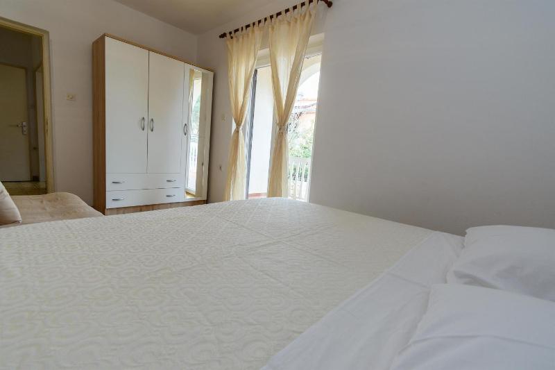 Apartments Tonia - image 11