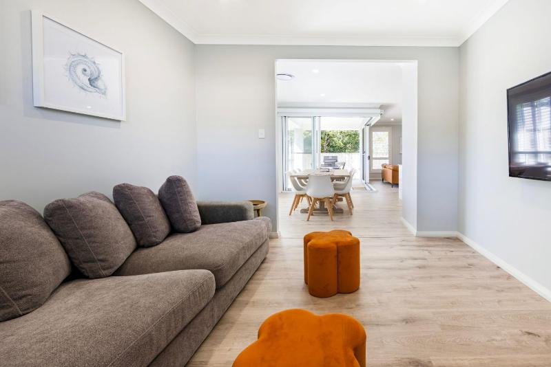Barefoot Bay House - 10 Mins Walk to the Bay - image 19