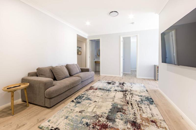 Barefoot Bay House - 10 Mins Walk to the Bay - image 18
