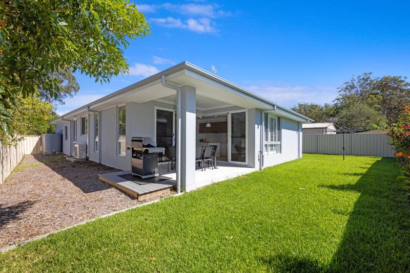 Barefoot Bay House - 10 Mins Walk to the Bay - image 10