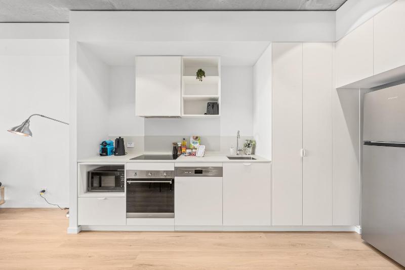 Chic Woden 1BR Near HospitalPool Gym n Parking - image 16