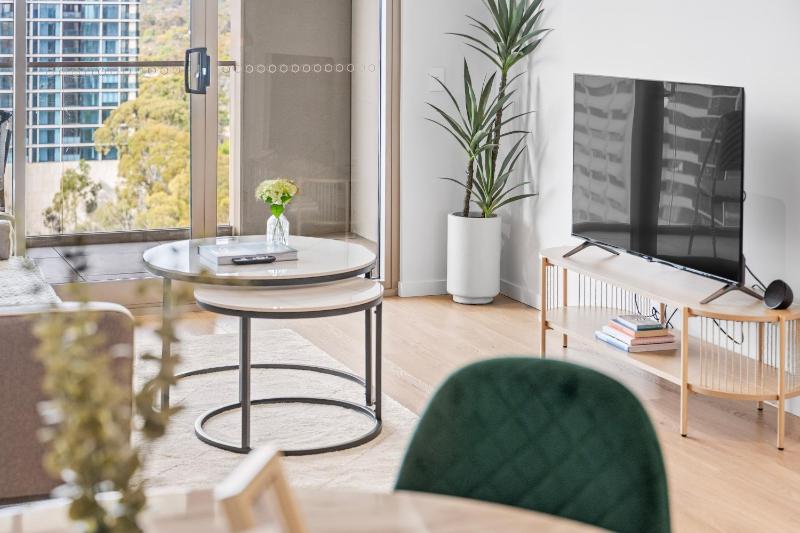 Chic Woden 1BR Near HospitalPool Gym n Parking - image 3