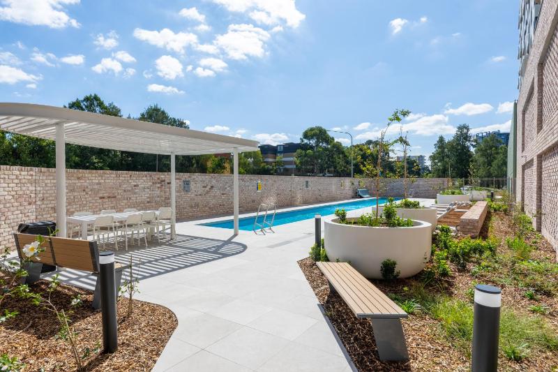 Chic Woden 1BR Near HospitalPool Gym n Parking - image 14