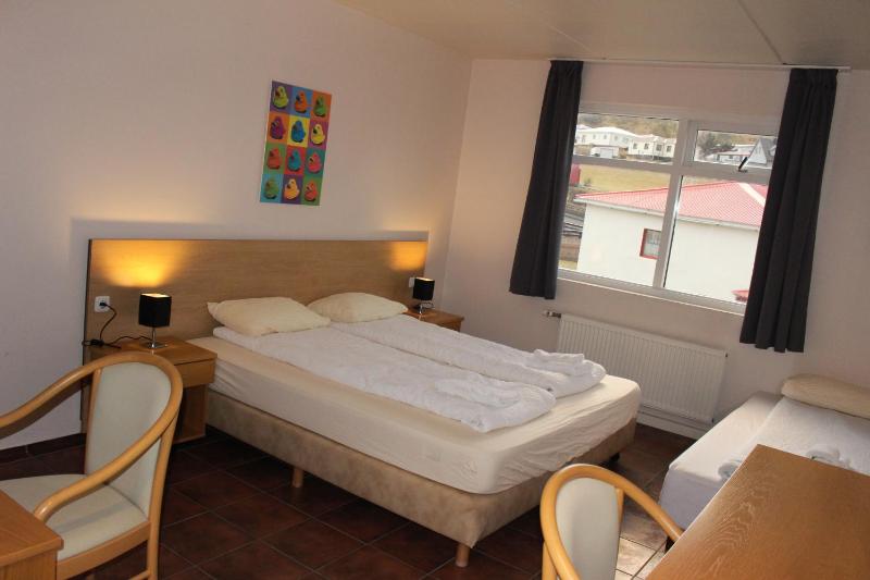 Superior Twin Room image 3