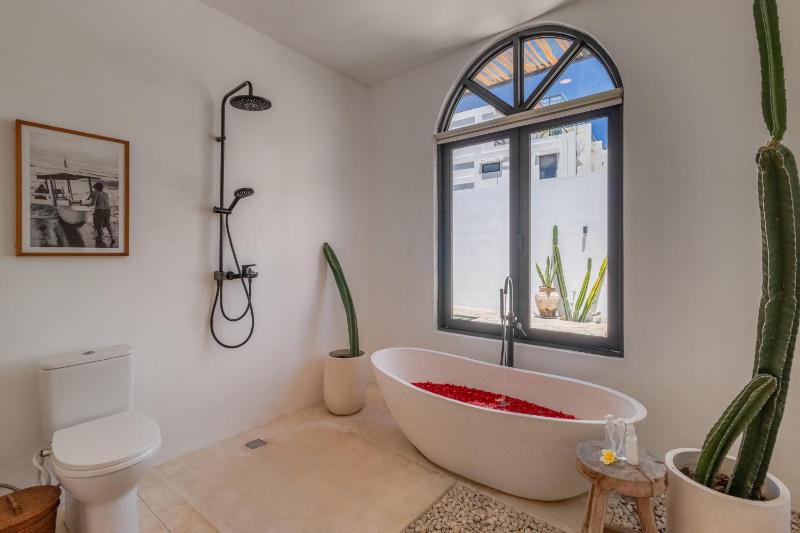 Modern 2BR Pool Villa in Peaceful Canggu - image 15
