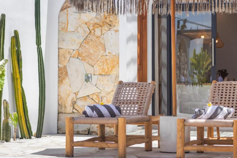 Modern 2BR Pool Villa in Peaceful Canggu - image 8