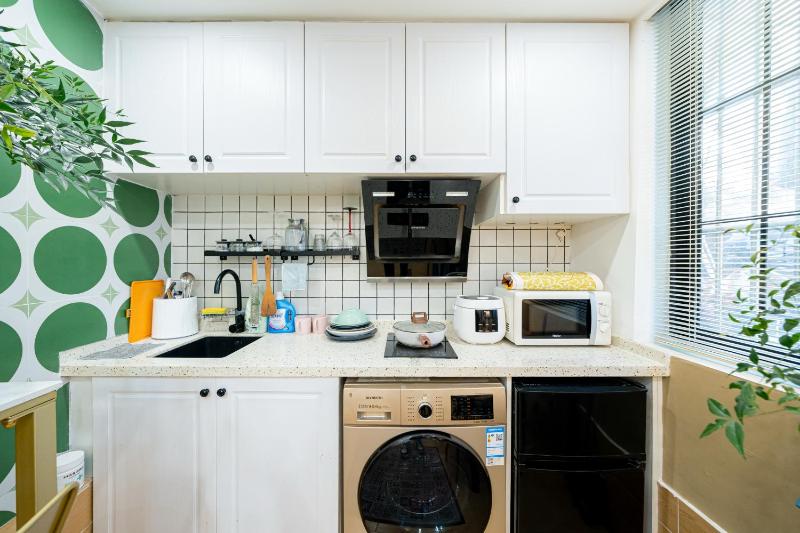 Shanghai Hills & Zinn Changle Road Homestay Near Line1 & Line12 South Shanxi Rd - image 16