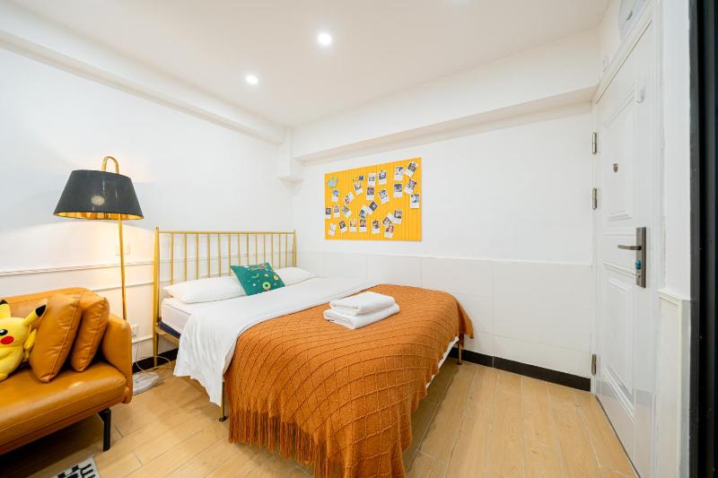 Shanghai Hills & Zinn Changle Road Homestay Near Line1 & Line12 South Shanxi Rd - image 14