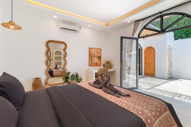 Spacious 2BR Pool Villa in Relaxed Canggu - image 23
