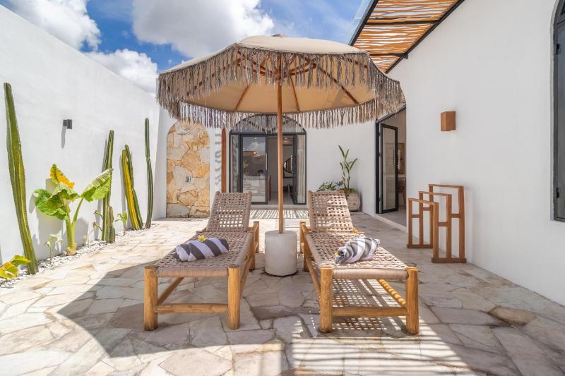 Relaxing 2BR Private Pool Villa in Canggu - image 1