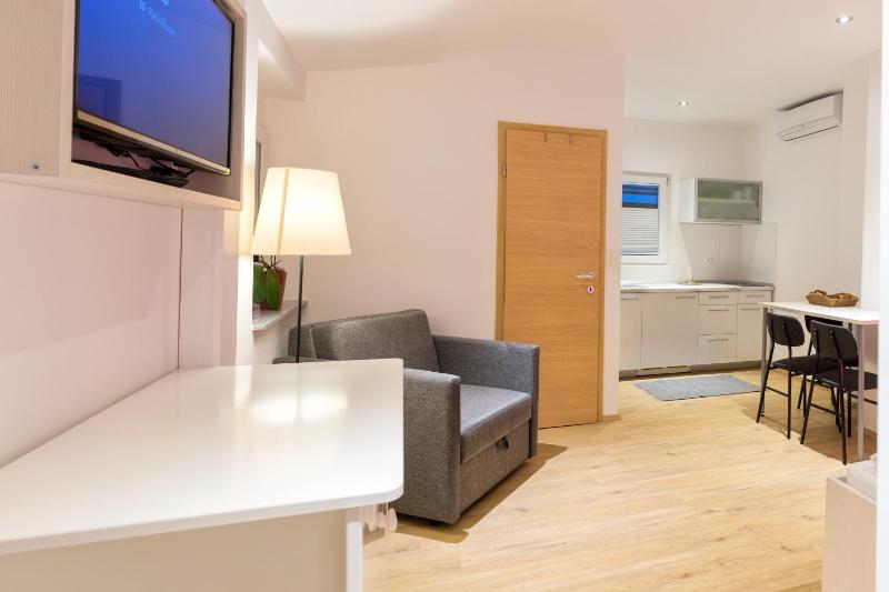 Apartments SHISHKA - image 9