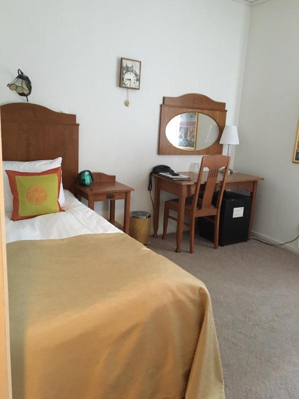Single Room image 4