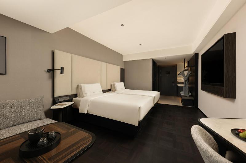 Atour Hotel Qingdao May Fourth Square Yan'an Third Road Metro Station - image 2