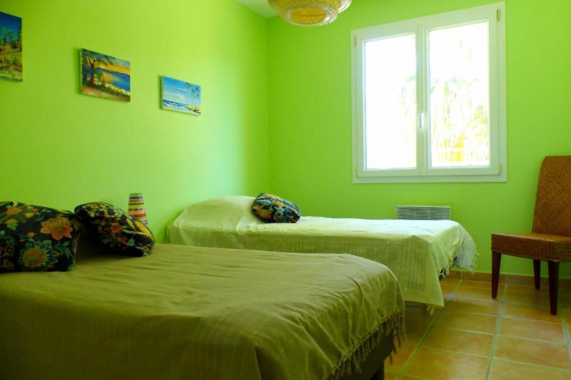 Spacious and bright house with swimming pool - image 15