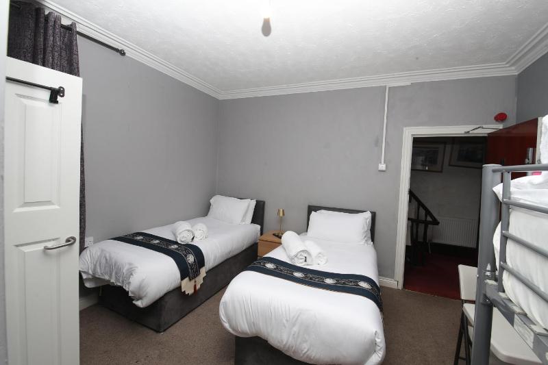 Woodville Lodge Leeds City Centre by OYO - image 18