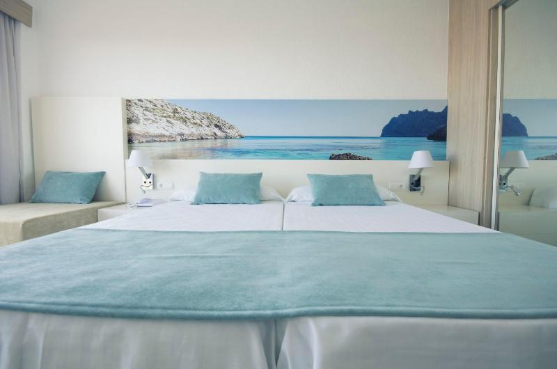 Premium Triple Room image 1