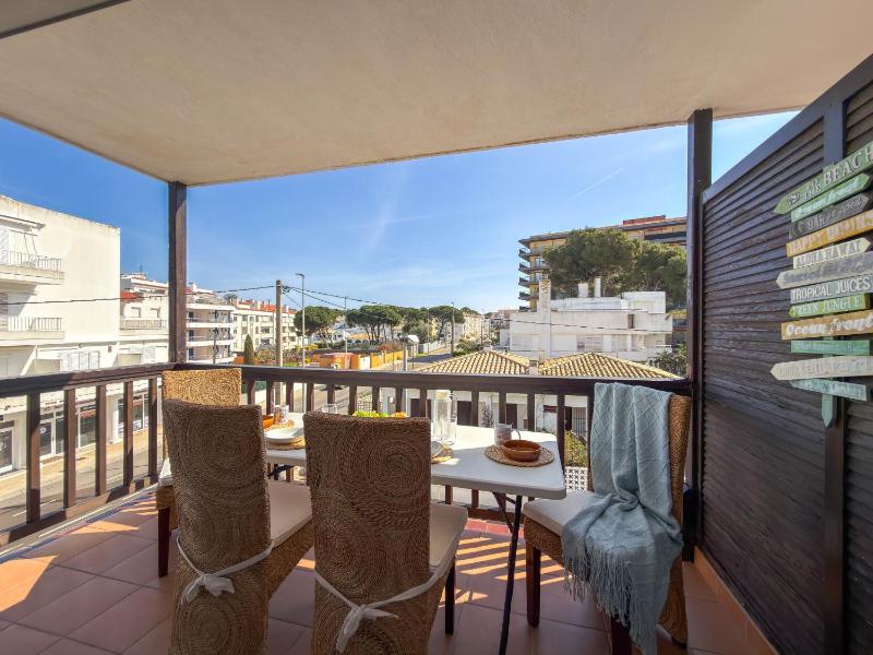 Apartamento Iona con piscina - image 2