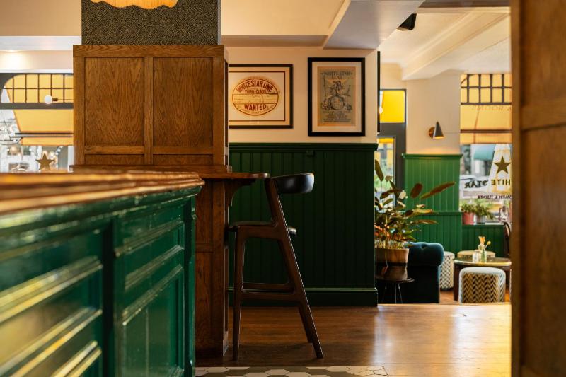The White Star Tavern - image 10
