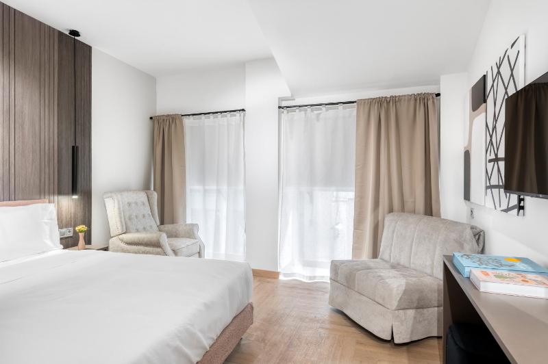 Athenian Heart Suites - image 15
