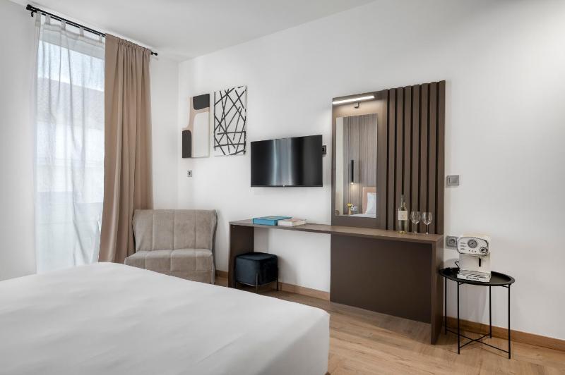 Athenian Heart Suites - image 16