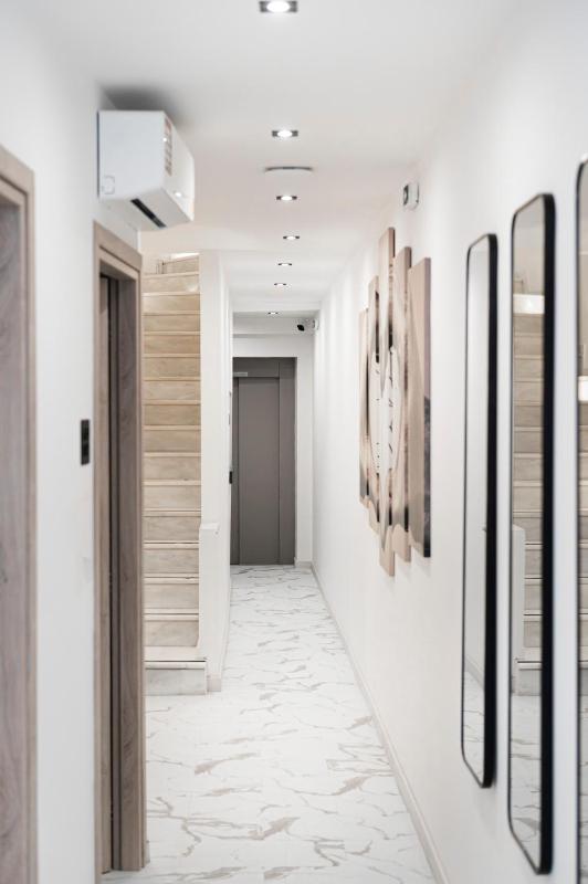 Athenian Heart Suites - image 2