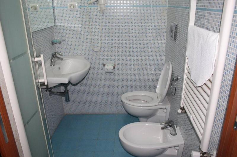 Suite with Sea View image 3