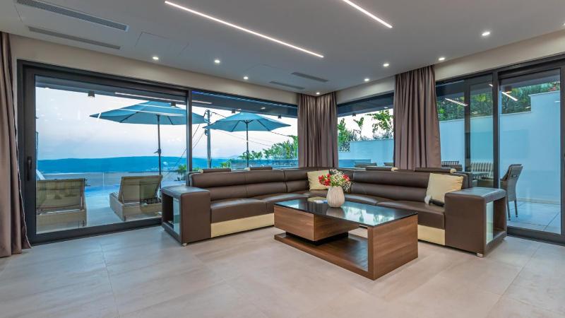 Luxury Villa Sun View with heated pool - image 23