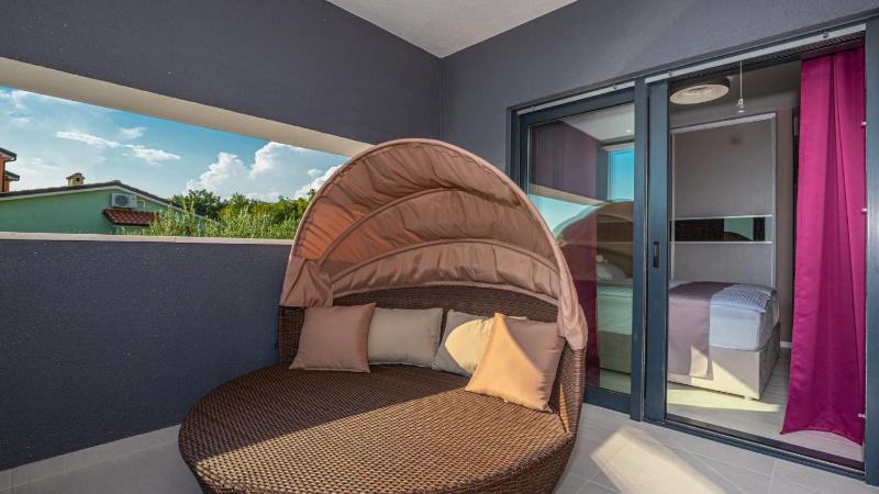Luxury Villa Sun View with heated pool - image 9