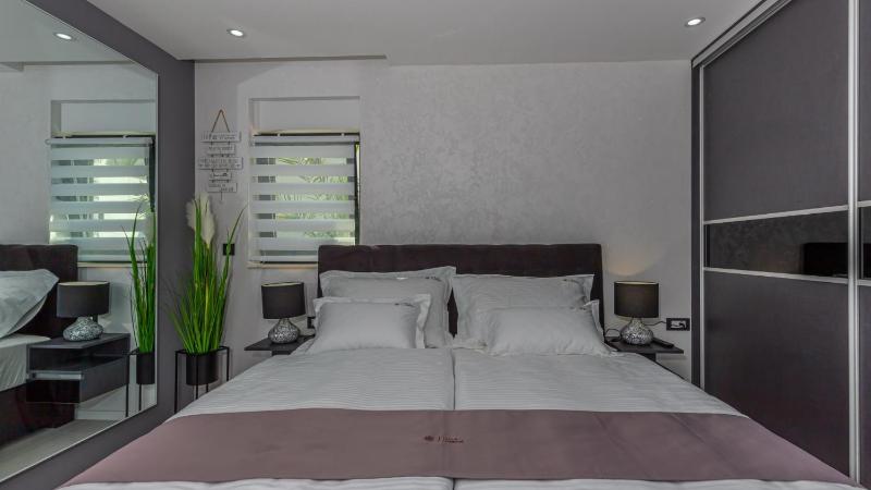 Luxury Villa Sun View with heated pool - image 32