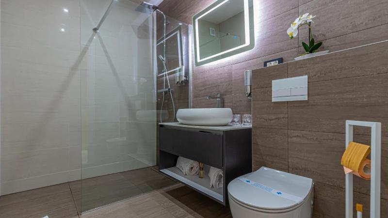 Luxury Villa Sun View with heated pool - image 13